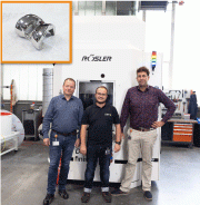 拖拽式研磨机在德国下梅尔茨巴赫的Rösler工厂进行了调试。调试由Smith + Nephew高级制造工程师Jürgen Preiser以及Rösler团队的Johannes Schorr和Sebastian Schuberth负责(从左到右)